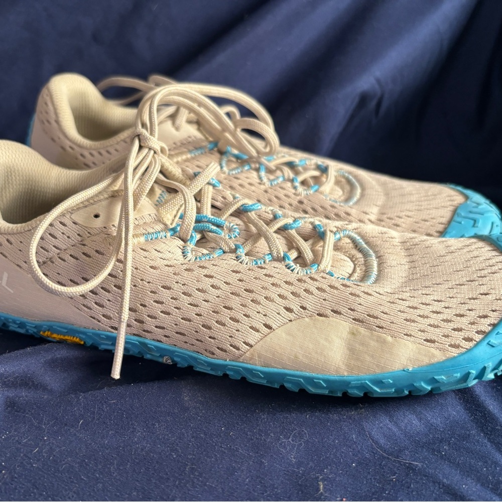 Size 10.5 vapor trail glove by Merrell